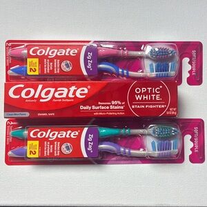Colgate set of 5 | Toothbrushes (4) + Optic White Toothpaste (1)